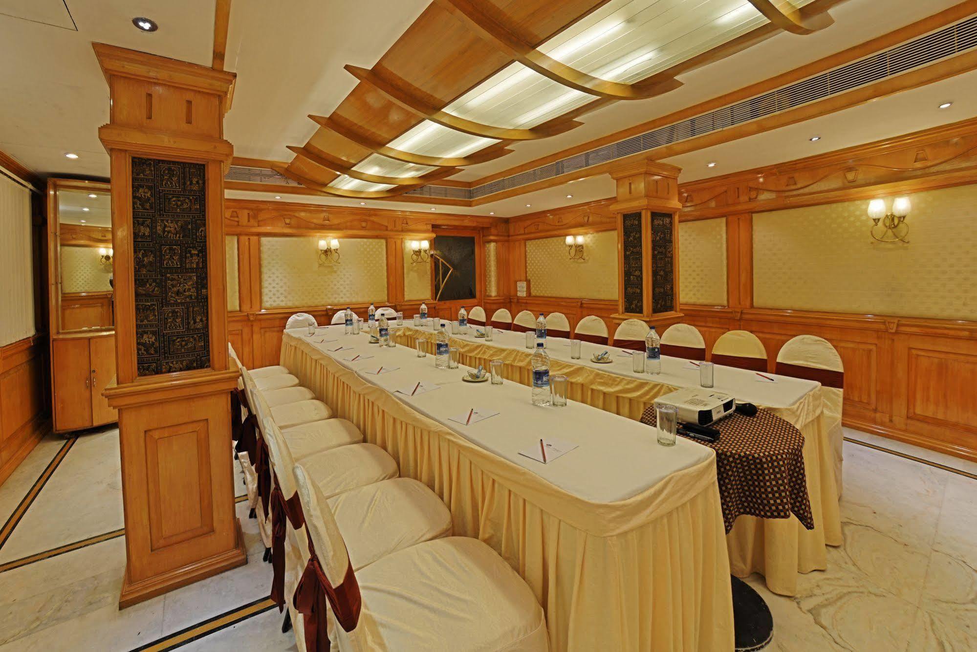 Hotel Raj Palace Sundar 3*